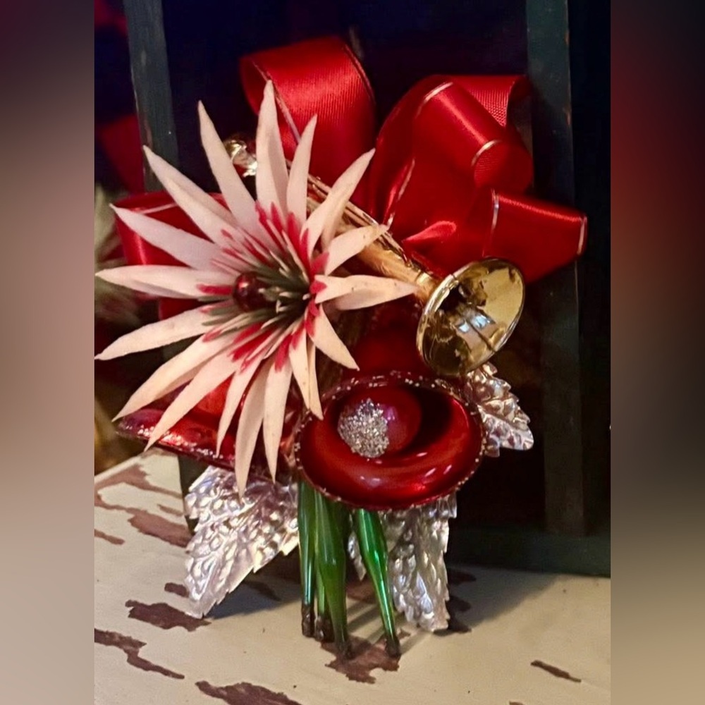Elegant Vintage Red and Gold Floral Trumpet Corsage